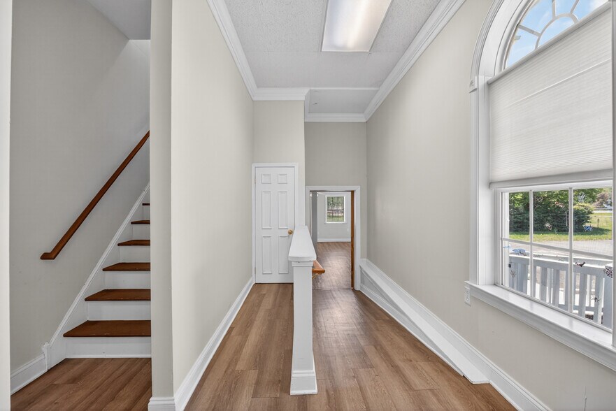 More Photos Of 168 Faulconerville Dr, Amherst Flex For Sale