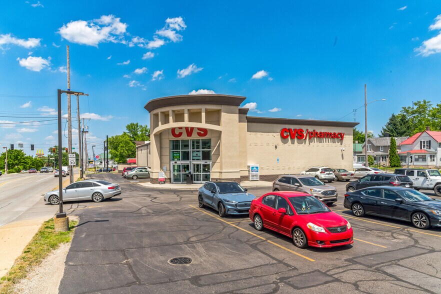 More Photos Of 100 N Detroit St, Warsaw Drugstore For Sale