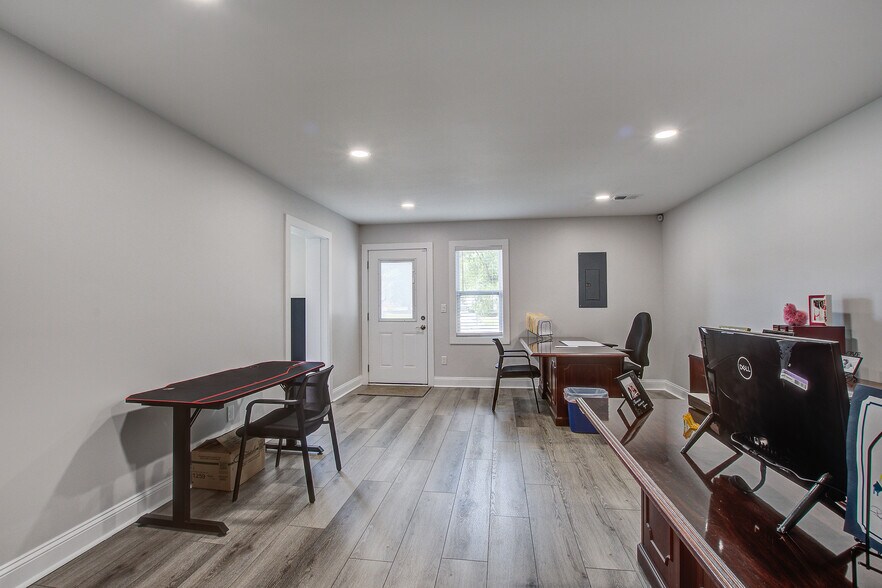 More Photos Of 500 N Pine St, Summerville Office For Sale