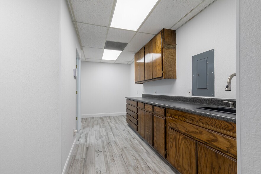 More Photos Of 736 N Fielder Rd, Arlington Medical For Sale