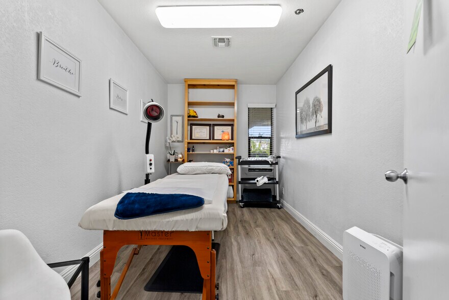 More Photos Of 970 Petit Ave, Ventura Medical For Sale
