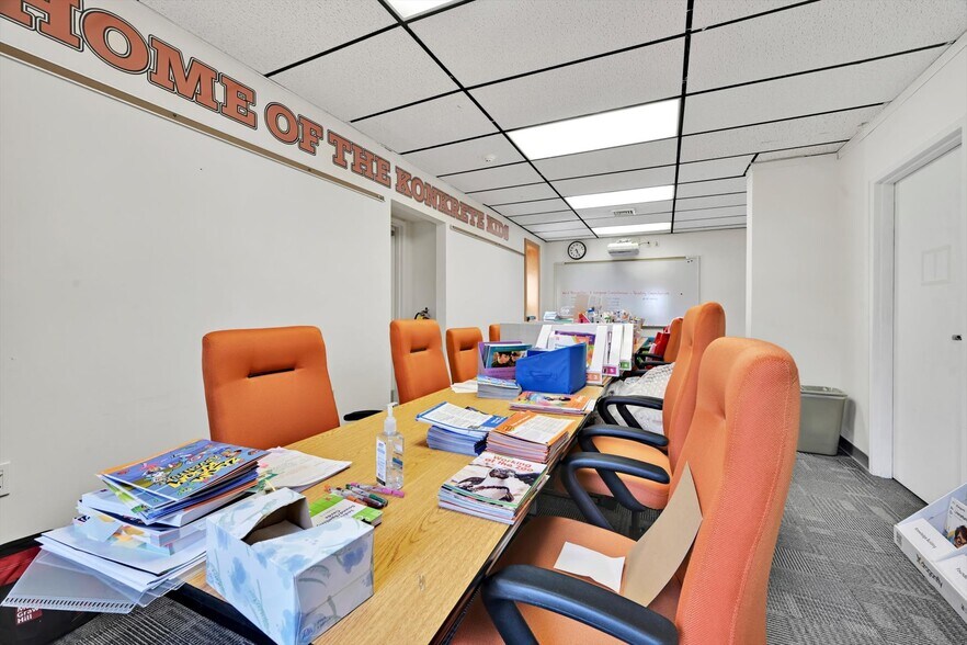 More Photos Of 2014 Laubach Ave, Northampton Office For Sale