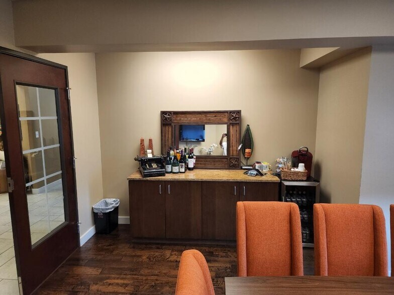 More Photos Of 401 Ranch Road 620 S, Lakeway Medical For Sale