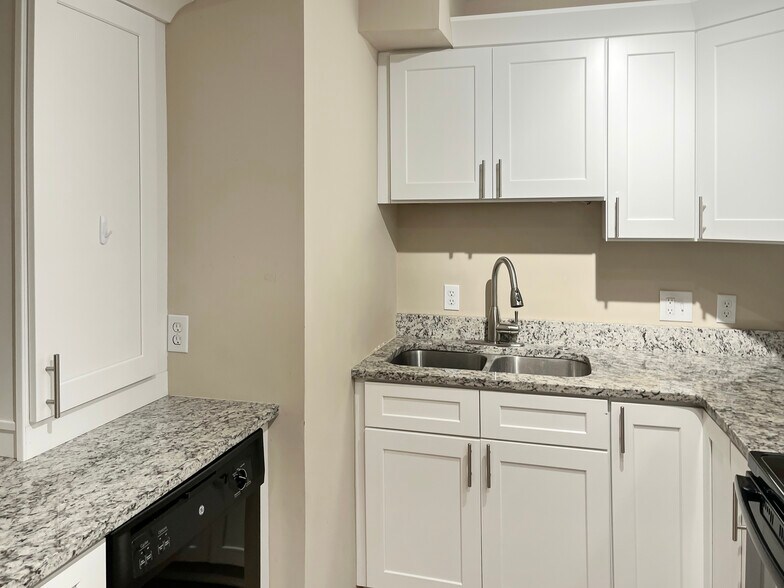 More Photos Of 475 Mount Vernon Hwy NE, Sandy Springs Apartments For Sale