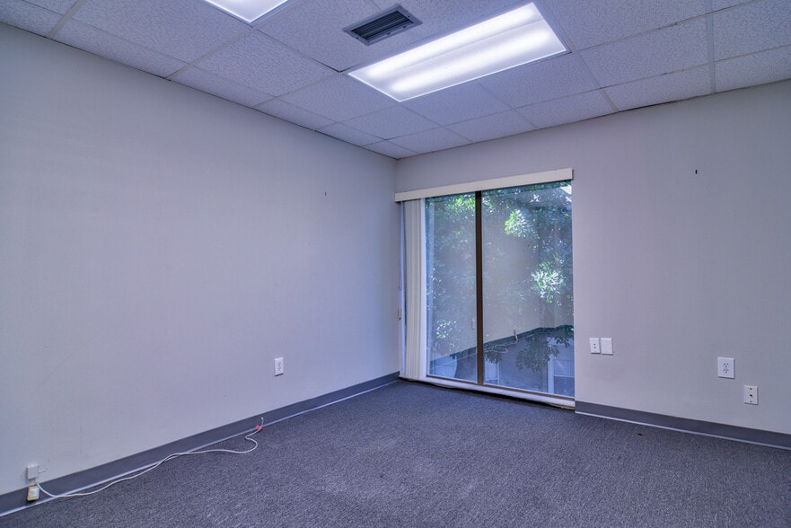 More Photos Of 12945 Seminole Blvd, Largo Office For Lease