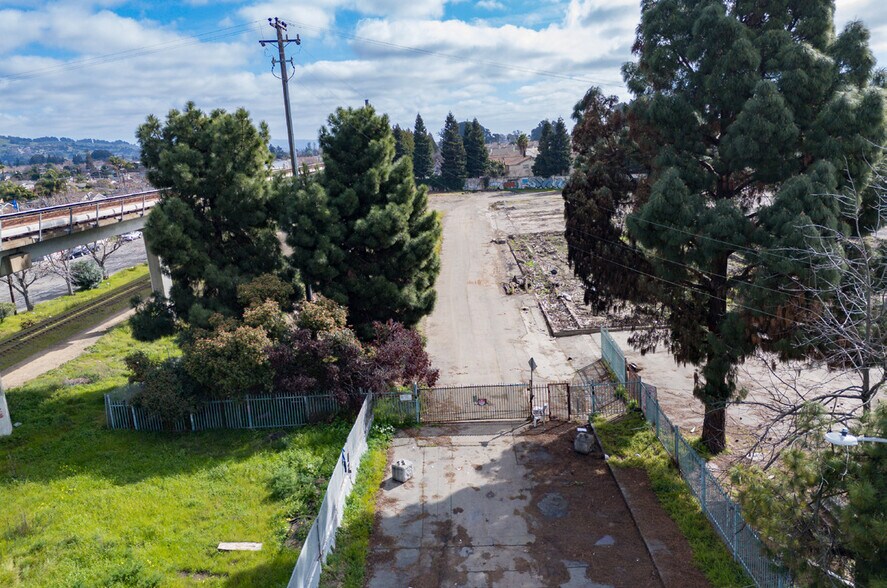 More Photos Of 10901 Russet St, Oakland Land For Sale