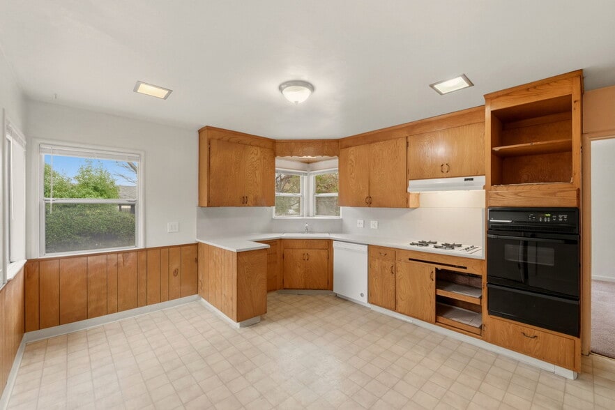 More Photos Of 24954 Cypress Ave, Hayward Multifamily For Sale