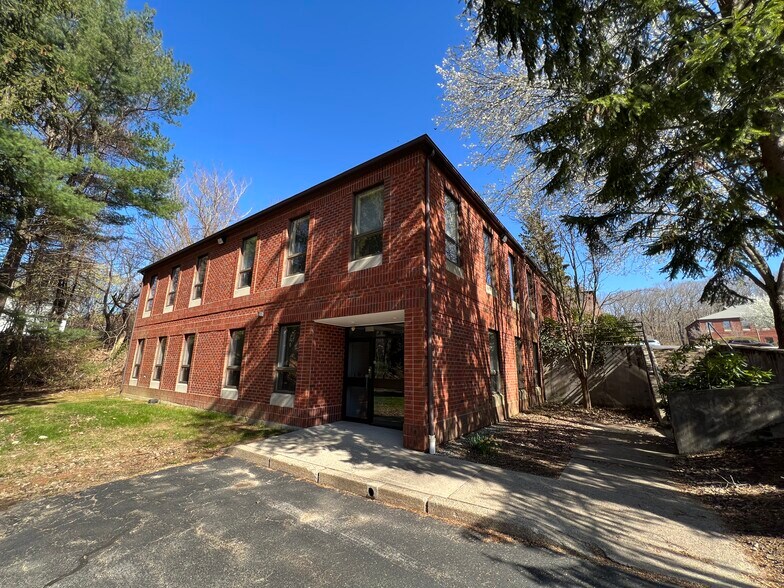 More Photos Of 875 Centerville Rd, Warwick Medical For Sale