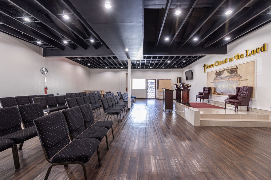 More Photos Of 3912 Eagle Rock Blvd, Los Angeles Office For Lease