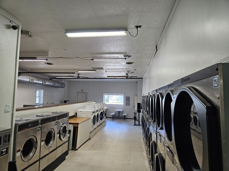 More Photos Of 1245 E Bluff St, Marseilles Freestanding For Sale