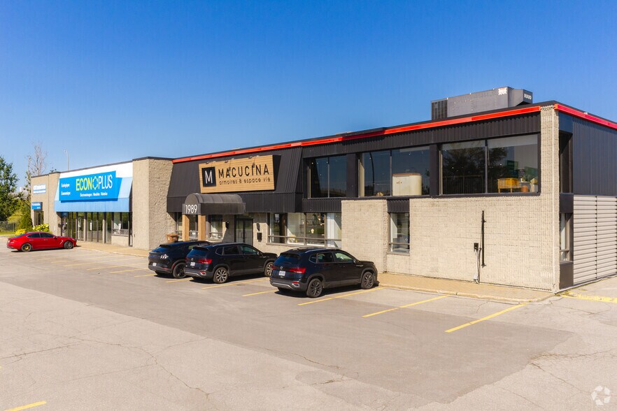 More Photos Of 2789-2855 Boul Le Corbusier, Laval Warehouse For Lease