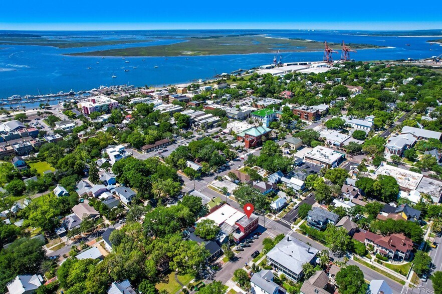 More Photos Of 516 Ash St, Fernandina Beach Freestanding For Lease