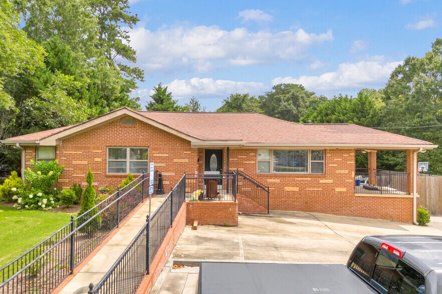 Primary Photo Of 2642 Loganville Hwy, Grayson Office Residential For Sale