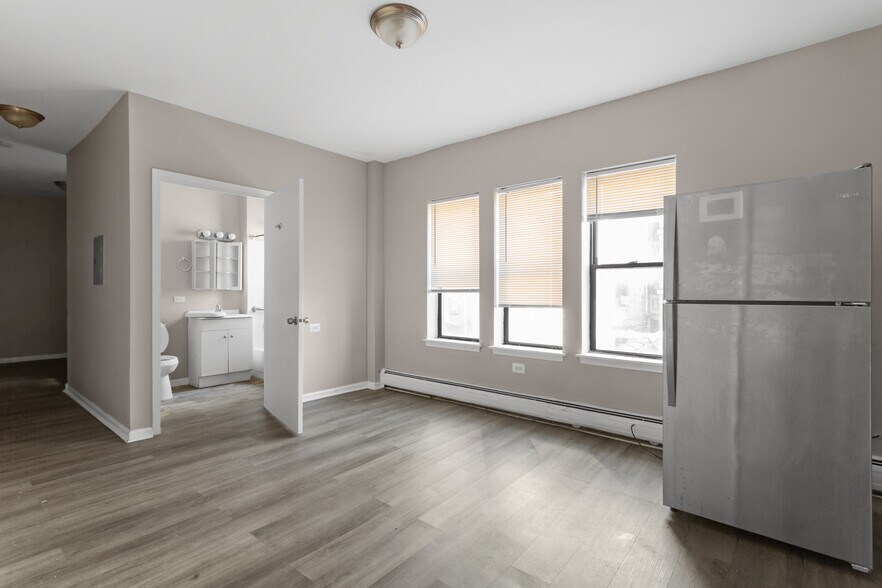 More Photos Of 6811 S Paxton Ave, Chicago Apartments For Sale