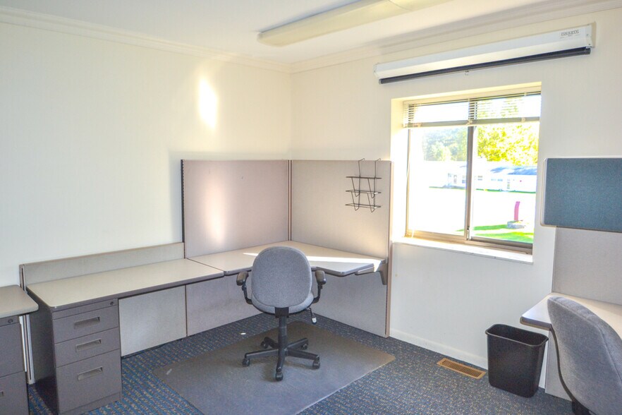 More Photos Of 1050 S Milford Rd, Highland Township Medical For Lease