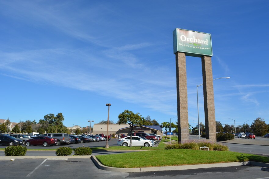 More Photos Of 1067 N Davis Rd, Salinas Garden Center For Lease