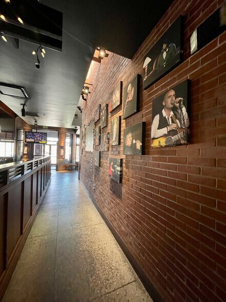 More Photos Of 7401 E 1st Ave, Denver Bar For Sale