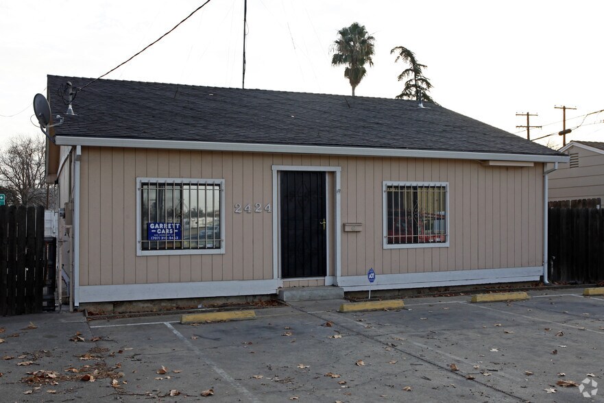 More Photos Of 2424 Cormorant Way, Sacramento Warehouse For Sale