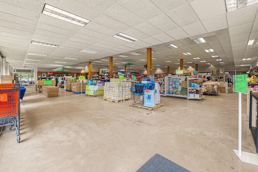 More Photos Of 254 Winnebago Dr, Fond Du Lac Office For Sale