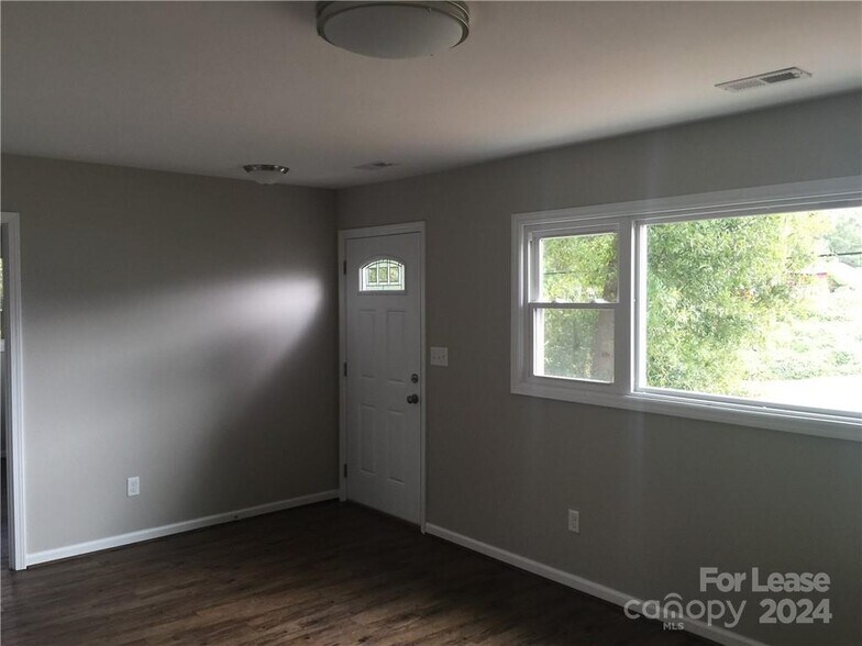 More Photos Of 414 E Wilkins St, Dallas Apartments For Sale