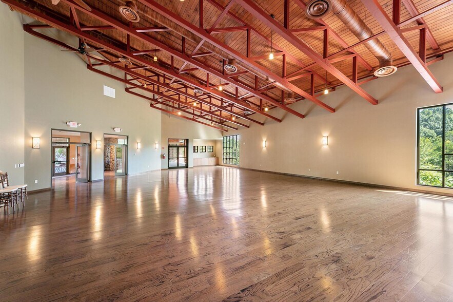 More Photos Of 1128 Saratoga Rd, Kingsport Lodge Meeting Hall For Sale