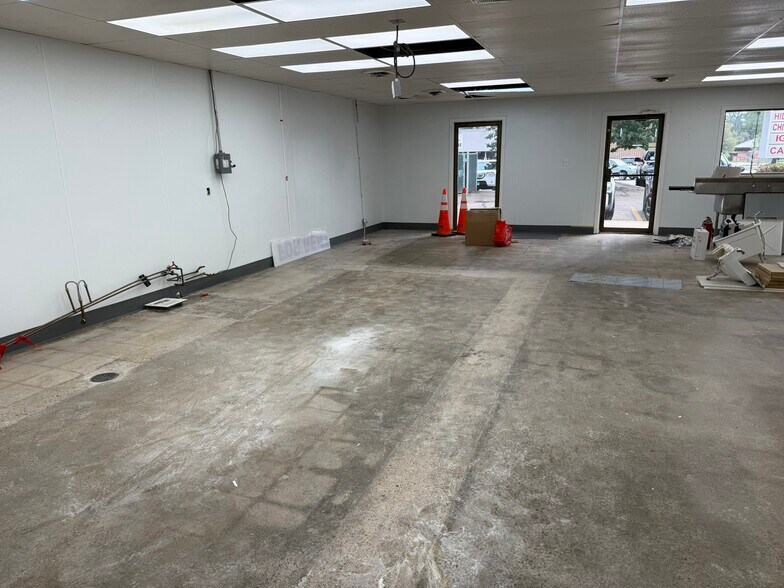 More Photos Of 829 Main St, Longmont Unknown For Lease