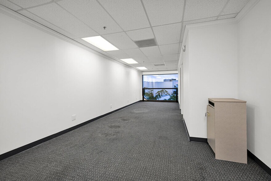 More Photos Of 2691 E Oakland Park Blvd, Fort Lauderdale Office Residential For Lease