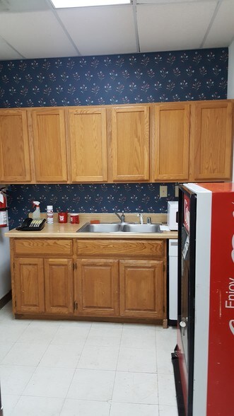 More Photos Of 1108 Dobie Dr, Plano Flex For Lease