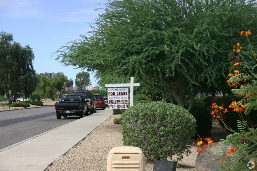 Primary Photo Of 7678 E Greenway Rd, Scottsdale Light Distribution For Lease