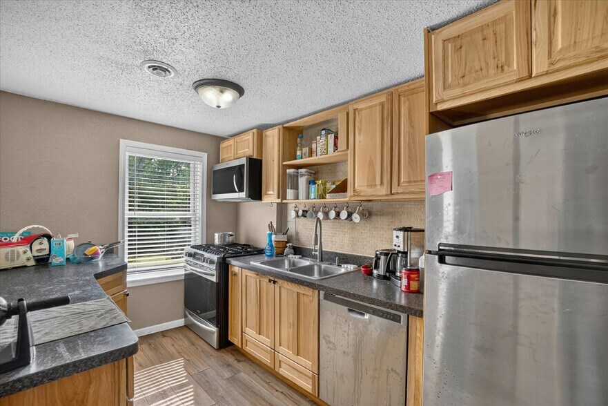 More Photos Of 12425 Antioch Rd, Trevor Freestanding For Sale