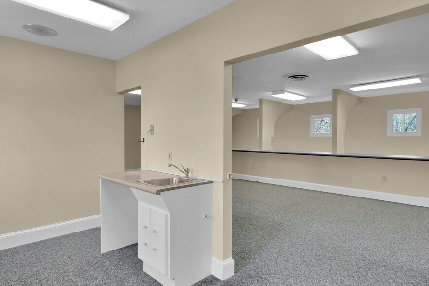 More Photos Of 1201-1203 Colonial Commons Ct, Lancaster Medical For Lease