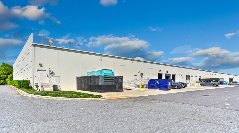 More Photos Of 3845 Shopton Rd, Charlotte Light Distribution For Lease