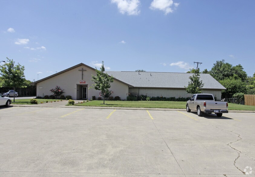 Primary Photo Of 7708 Maplewood Ave, North Richland Hills Schools For Lease