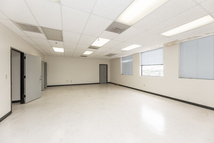 More Photos Of 1411 Hutchins St, Houston Warehouse For Lease