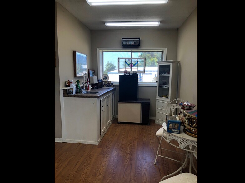 More Photos Of 3014 US Hwy 59 South, Livingston Manufacturing For Sale