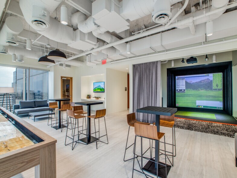 More Photos Of 1000 Main St, Houston Coworking Space
