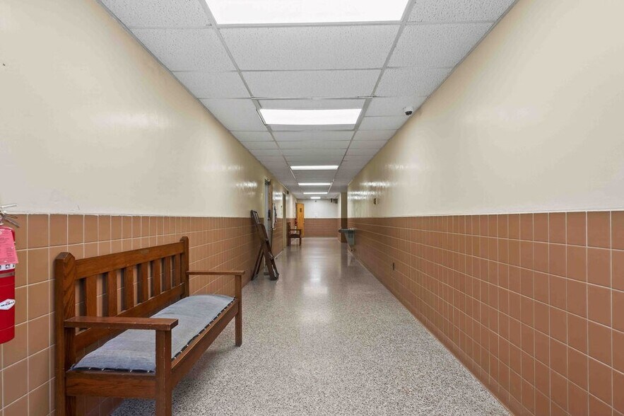 More Photos Of 301 E Main St, Knoxville Office For Lease