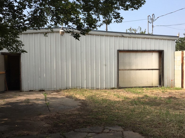 More Photos Of 7926 N May Ave, Oklahoma City Storefront Retail Office For Lease