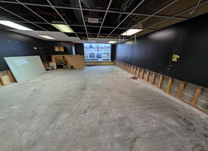 More Photos Of 7501 N University St, Peoria General Retail For Lease
