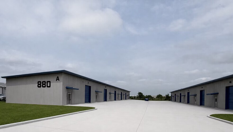 More Photos Of 880 Blasingame Road, Hempstead Industrial For Lease