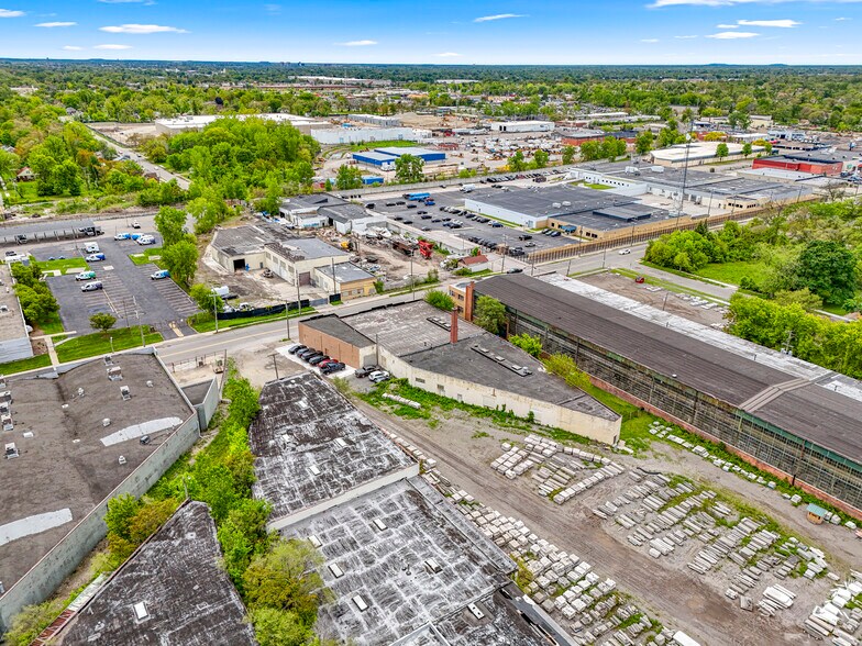 More Photos Of 12950 Lyndon Ave, Detroit Warehouse For Lease