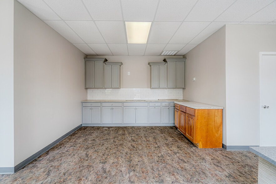 More Photos Of 6383 Summer Gale Dr, Memphis Warehouse For Lease