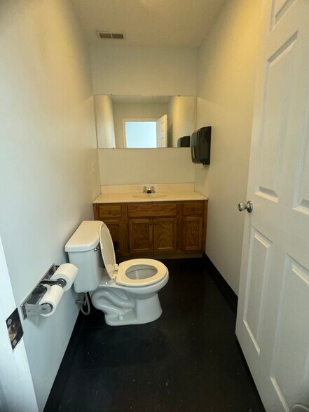 More Photos Of 2229 Bradford Hicks Dr, Livingston Auto Dealership For Sale