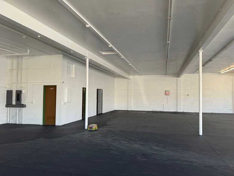 More Photos Of 2307 E Main St, Ventura Storefront For Sale