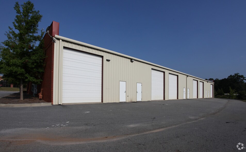 More Photos Of 5207 Belle Wood Ct, Buford Warehouse For Lease