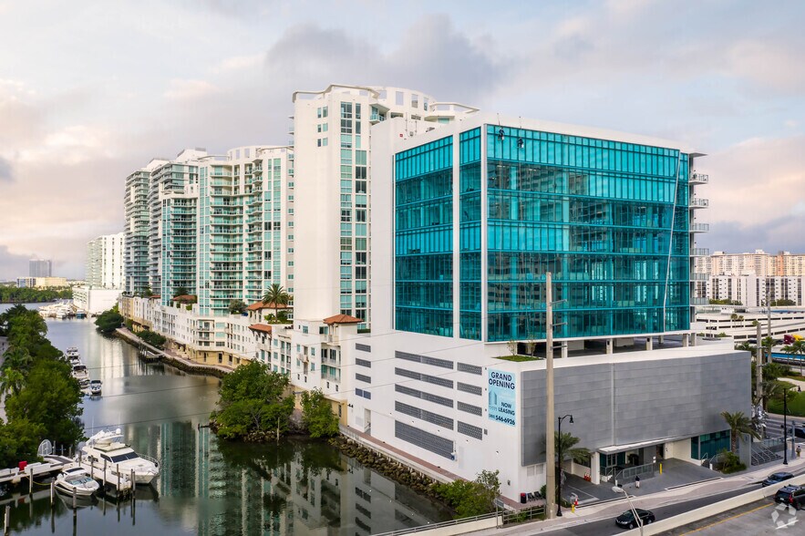 More Photos Of 16690 Collins Ave, Sunny Isles Beach Office For Lease