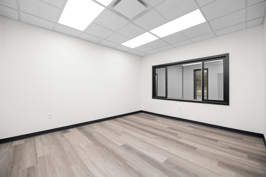 More Photos Of 9941 York Theta Dr, North Royalton Service For Lease