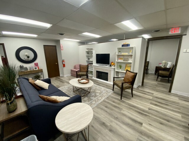 More Photos Of 102-106 E Schoolhouse Rd, Yorkville Apartments For Lease