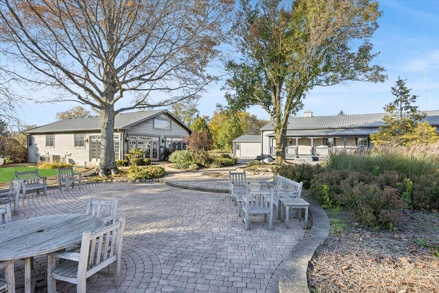 More Photos Of 22962 S Harlem Ave, Frankfort Showroom For Sale