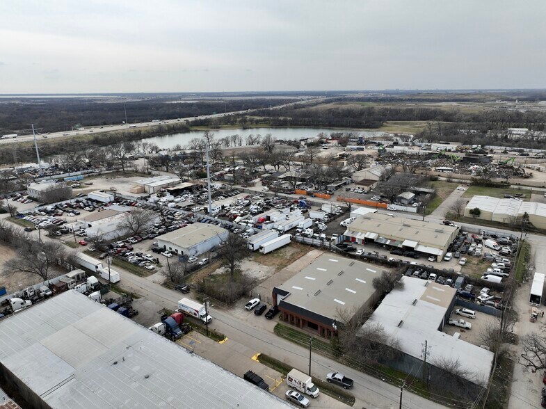 More Photos Of 2119 Quincy St, Dallas Warehouse For Lease